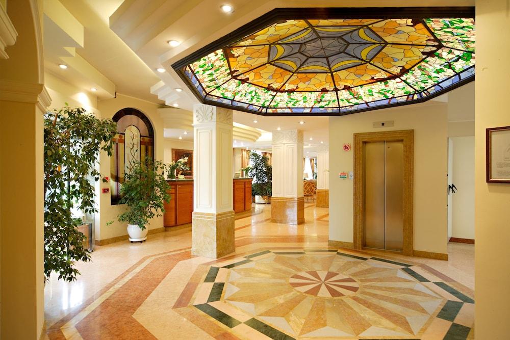 Hotel Mozart Милан Экстерьер фото