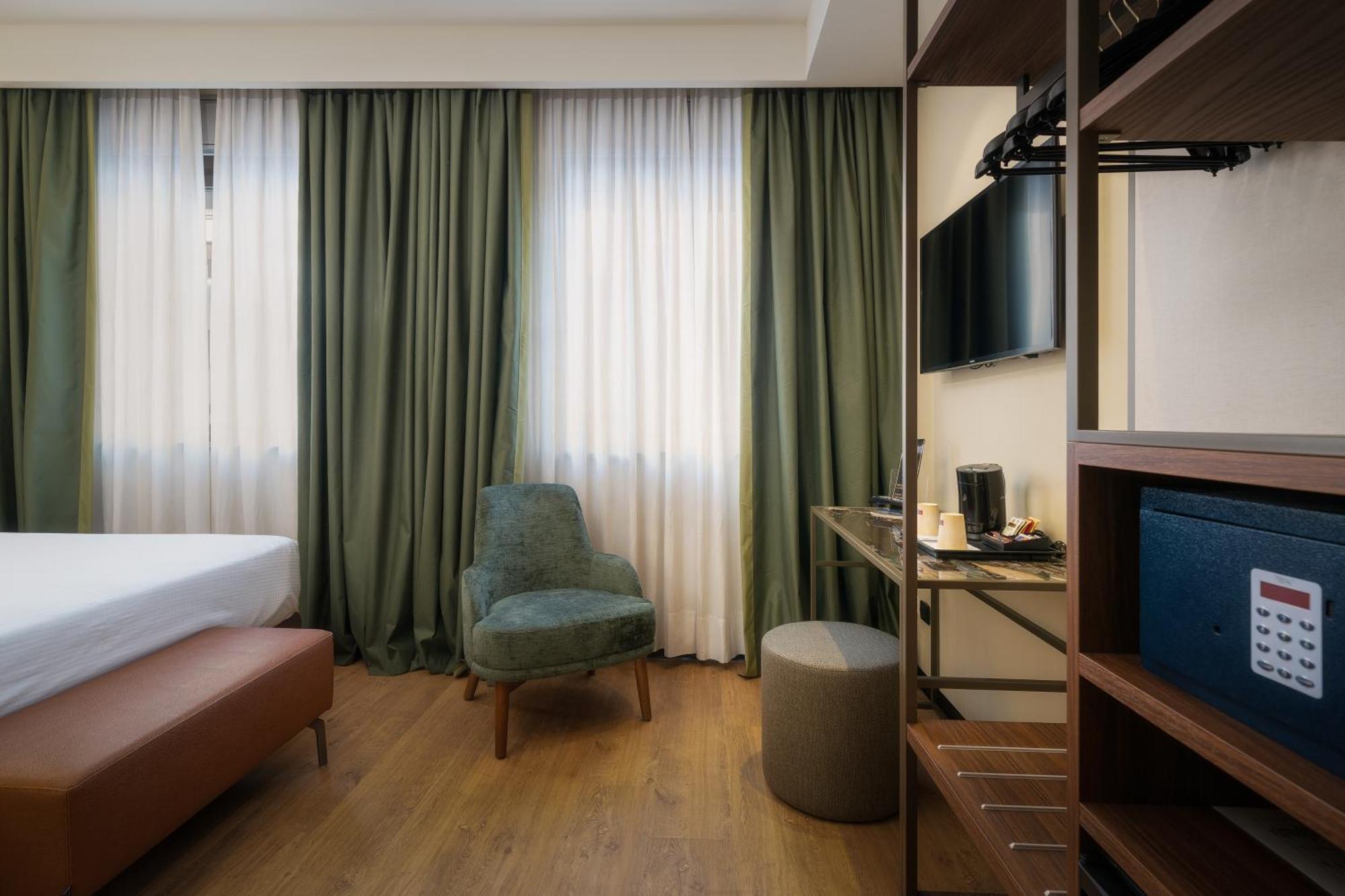 Hotel Mozart Милан Экстерьер фото