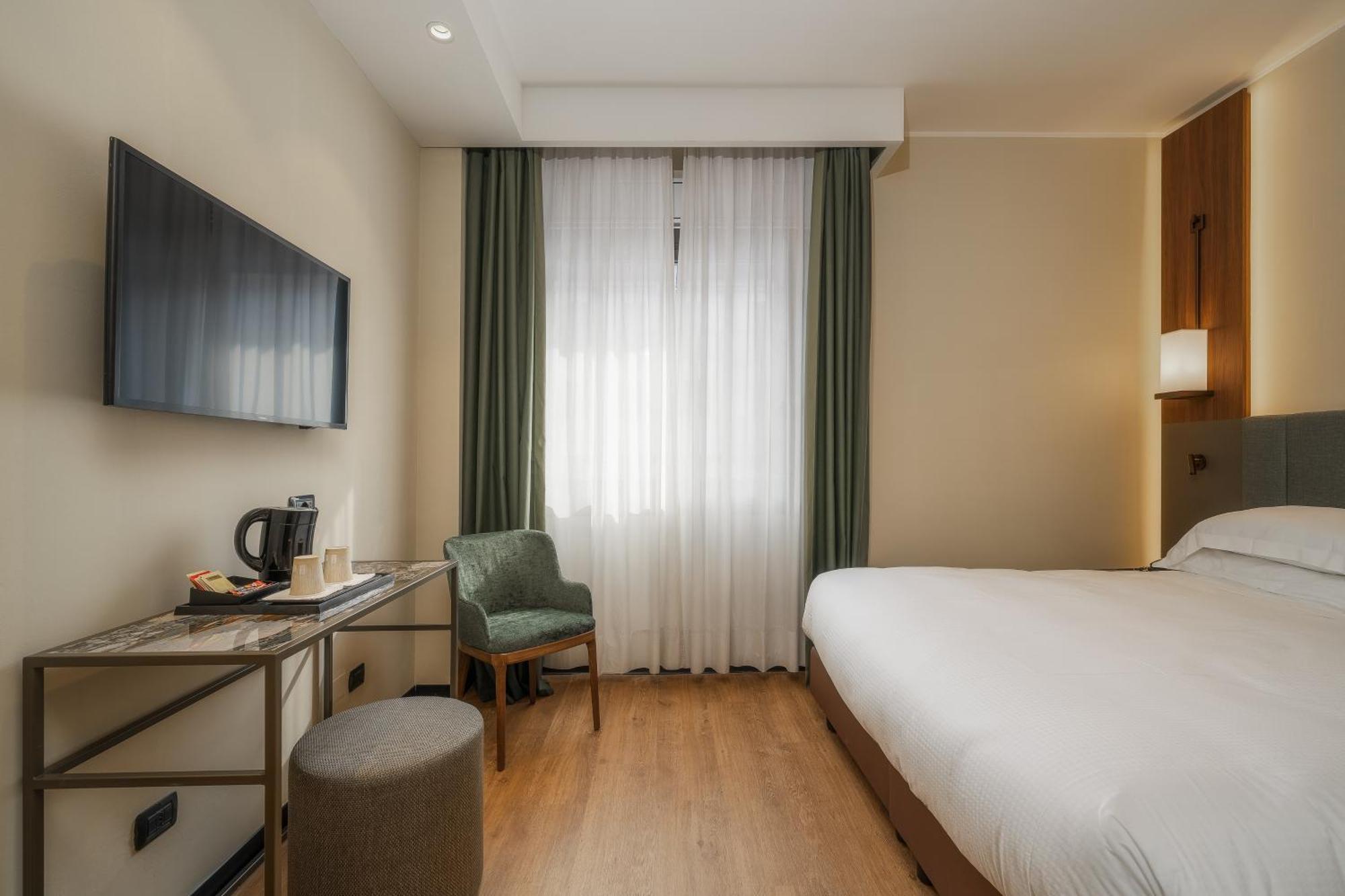 Hotel Mozart Милан Экстерьер фото