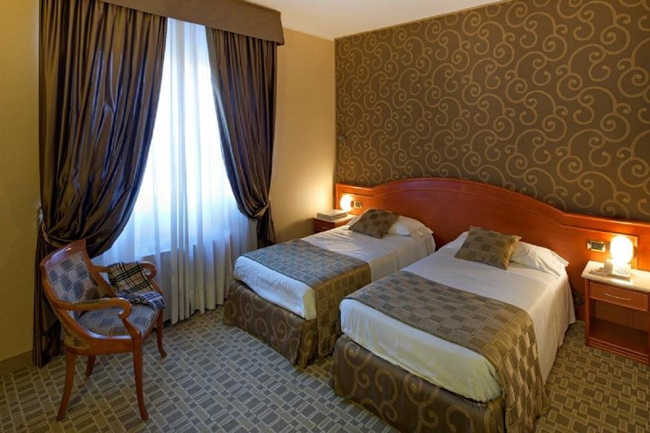 Hotel Mozart Милан Экстерьер фото